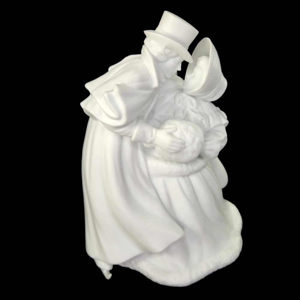 Department 56 Winter Silhouette Skating Couple White Porcelain 7772-0 With Box